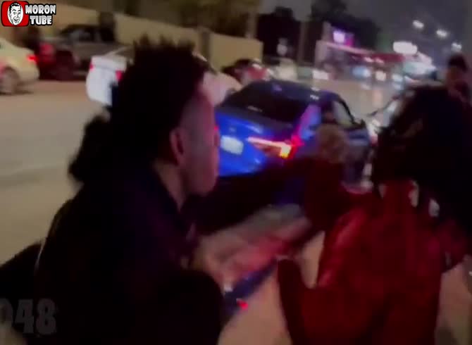Video :He shouldn't have been texting a security guard